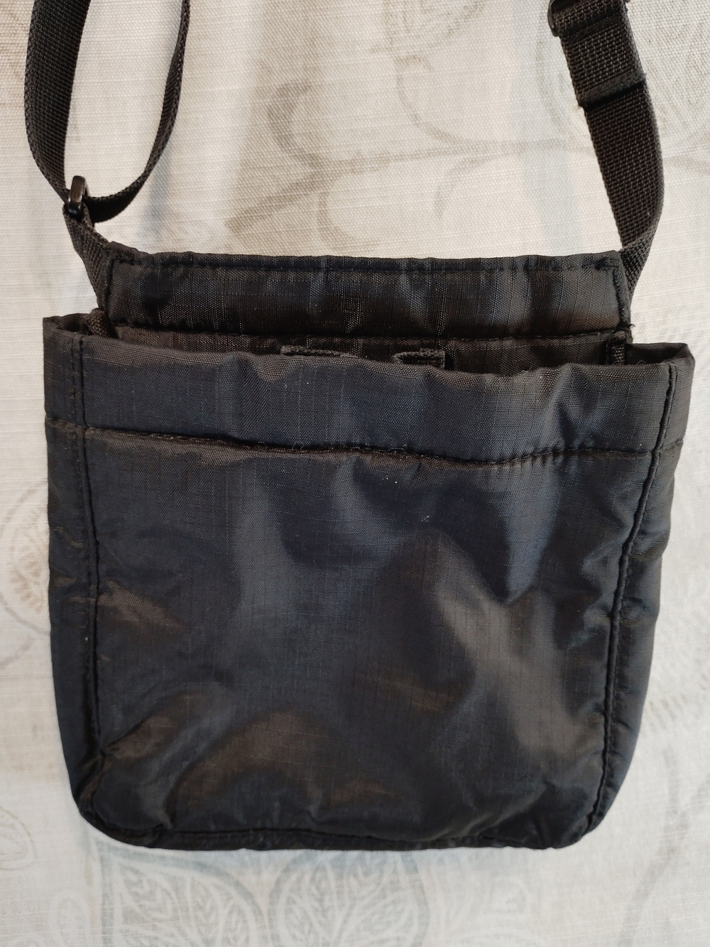 Classic Black Nylon Crossbody/Waist Bag - Unbranded